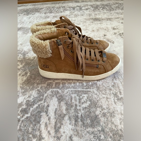 UGG Olive Sneakers in Brown Shearling Trim with Side Zip Size 6.5 - Picture 7 of 14